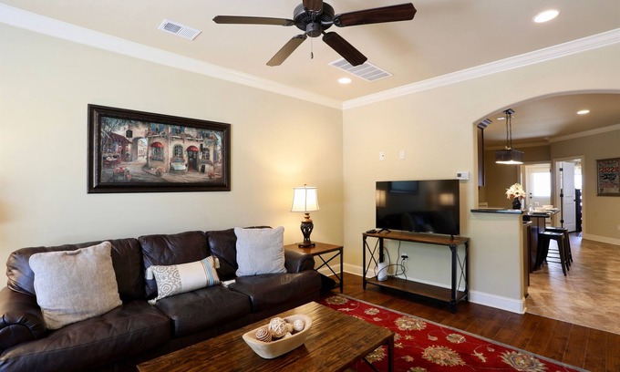 Oxford House | Charming Townhome - Brighton Villa