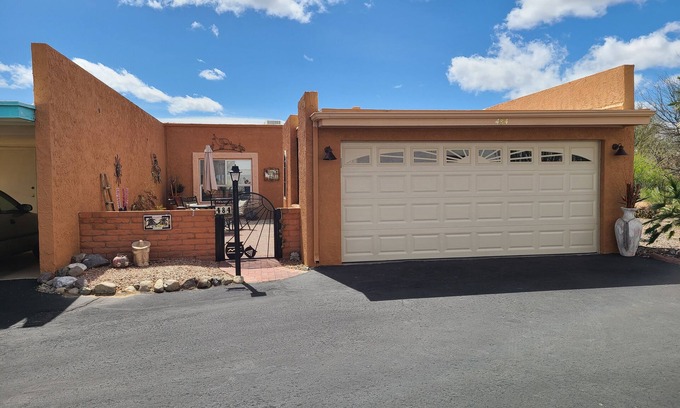 Colonia De Los Alamos House | Charming townhome with AC in Green Valley. Utilities and wireless WI-FI incl.