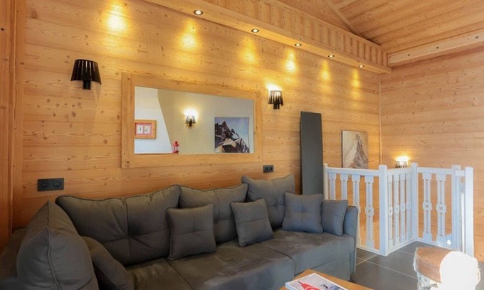 Val-Thorens Ski Chalet | Charming Triplex Chalet in Val Thorens - 6 Guests, 2 Balconies, Fireplace, Ski-In/Ski-Out