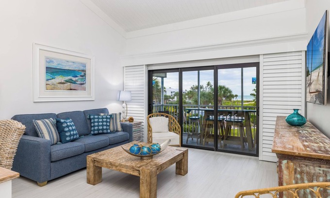 Captiva Apartment | Charming Two Bedroom Villa Steps to Sunset Beach – Perfect Family Escape