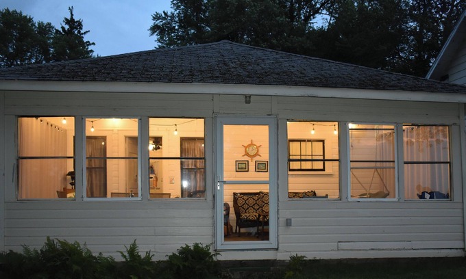 Conneaut House | Charming vacation cottage since 1930 with a spectacular view of Lake Erie