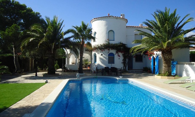 Les Tres Cales Villa | Charming villa for 10 people with private pool!