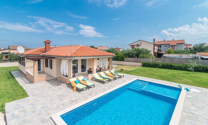 Liznjan Villa | Charming Villa Amalia near the beach with private pool.