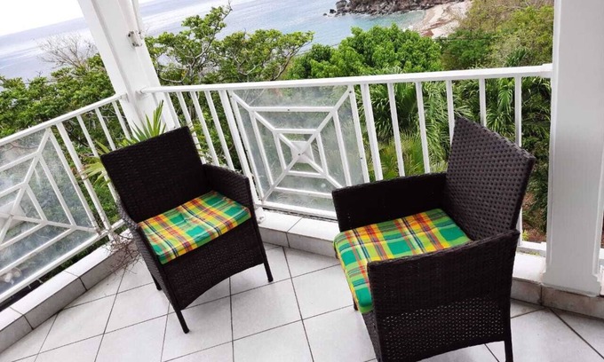 Deshaies Apartment | Charming villa with sea view