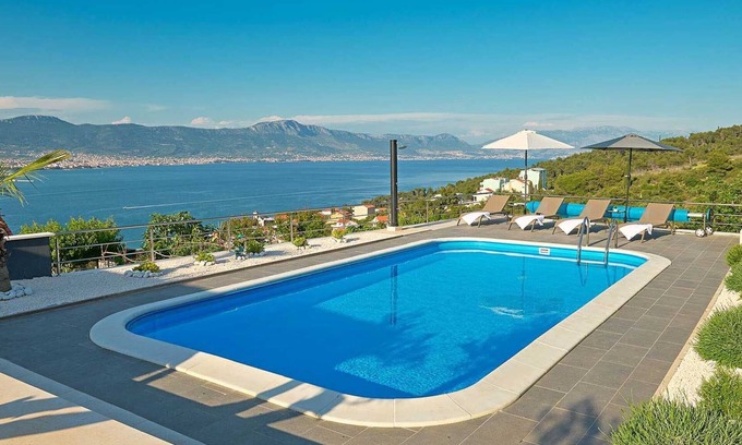 Mastrinka Villa | Charming villa with beautiful pool in Trogir