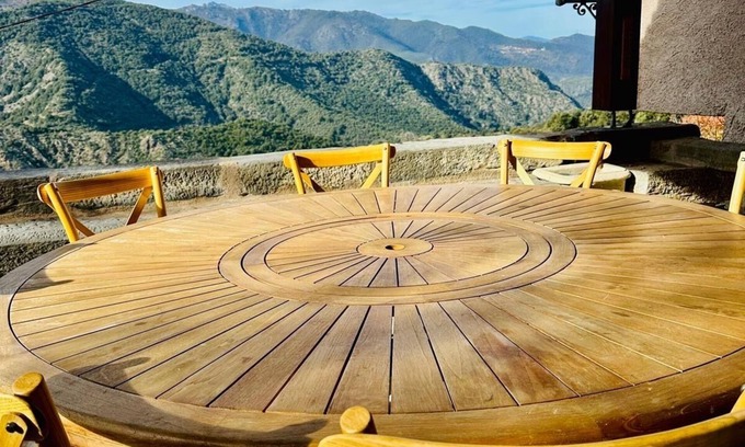 Cambia House | Charming village house with terrace and superb mountain views!