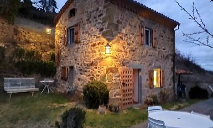 Tailhac Cottage | Charming vineyard house with large terrace for couples