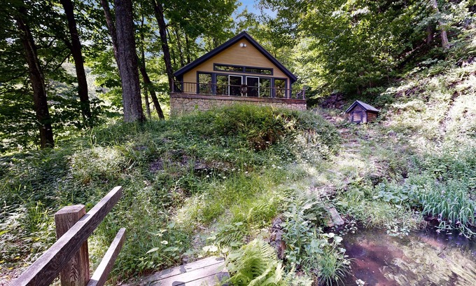 Barnard House | Charming waterfront 2BR house, private beach, waterfall, firepit, wifi, kayak