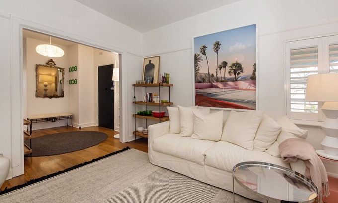 St Kilda Apartment | Charnwood Charm in St Kilda