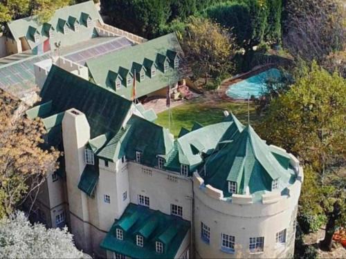 Greater Johannesburg Metropolitan Area Hotel | Chartwell Castle & Guest House