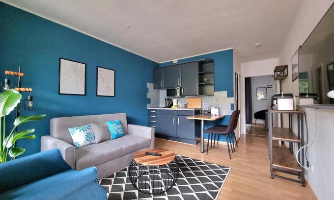 Hamelin Apartment | Charysma - Azurro-Suite, urbanes & ruhiges Design, Terrasse, Parkplatz