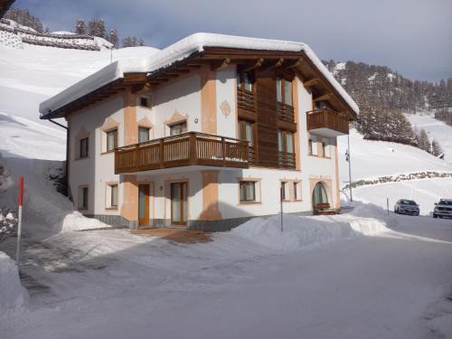 Ravaisch Apartment | Chasa Larets