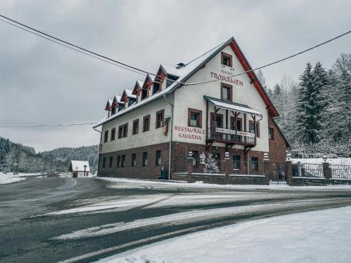 Jindrichov Ski Chalet | Chata Trojkámen