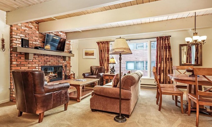 Aspen House | Chateau Chaumont Unit 8, Condo with Excellent Location, 1 Block to Aspen Mountain