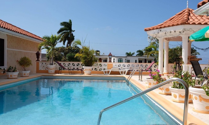 IronShore Estates Villa | Chateau Gloria Luxury Villa, private Pool, Chef and Ocean View