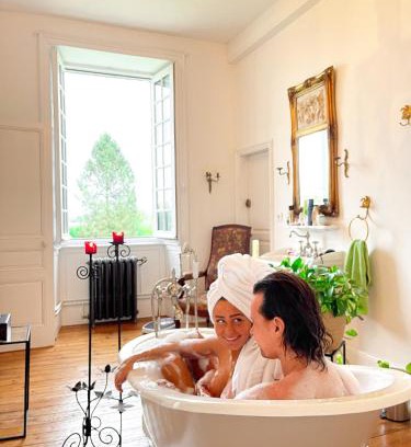 Isigny-le-Buat Bed & Breakfast | chateau isigny Expérience romantique en Normandie