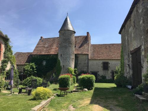 Brigueil-le-Chantre Bed & Breakfast | Chateau Mareuil