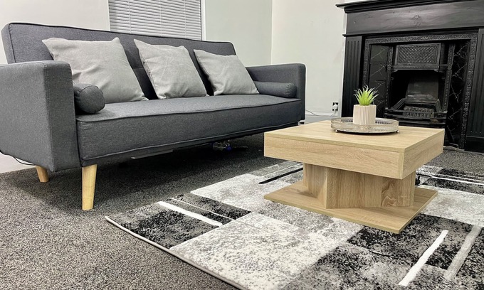 Chatham House | Chatham cosy 3 bedroom with free WiFi & parking