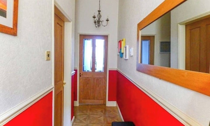 Sunderland House | Cheerful 2 bedroom cottage with Indoor Fireplace