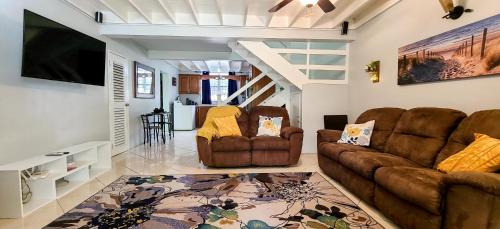 New Kingston Apartment | Cheerful 2 - Bedroom Townhouse with free parking in New Kingston