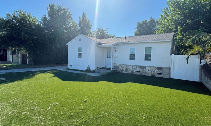 Whittier House | Cheerful 4-bedroom house in nice Whittier with indoor fire place