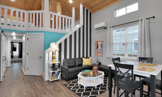 Willis Cottage | Cheerful Art Lovers Cottage Full Of Southern Charm