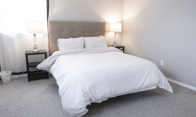 Charlotte House | Cheerful home, Queen mattress, washer and dryer, 1.5 bathrooms, large backyard.