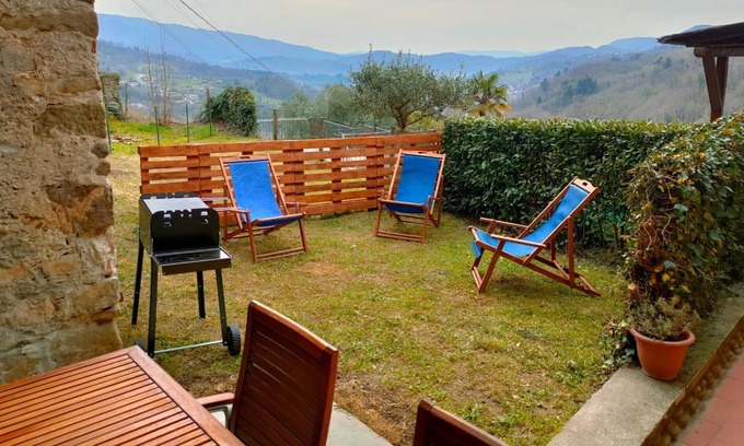 Poggio Apartment | Cheerful holiday home in Poggio with private garden