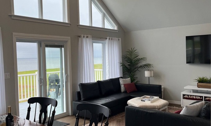 Chelton Cottage | Chelton Oceanfront Cottage