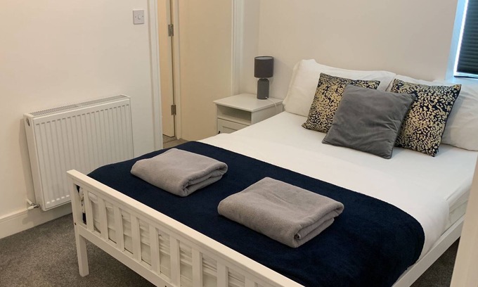 Folkestone Apartment | Cheriton Gardens - Modern 2 Bedroom Apartment In The Heart of Folkestone