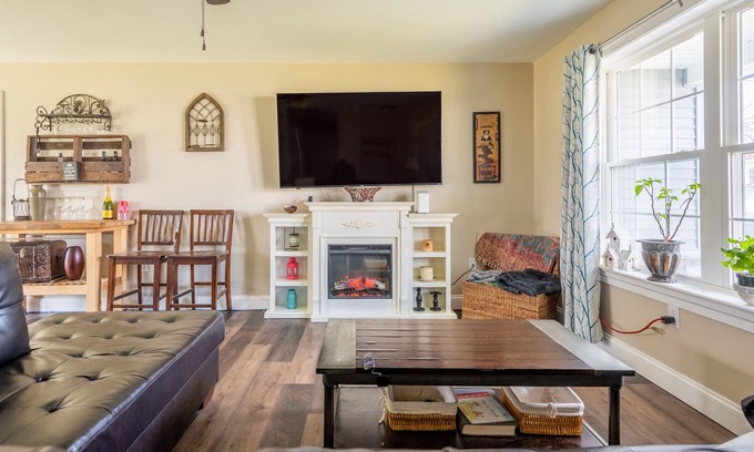 Annville House | Cherry Cottage - 15mins to Hershey Park - Firepit