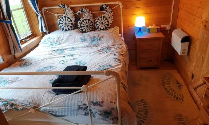 Chideock Ski Chalet | Cherry Orchard Retreat