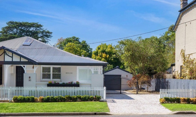 Bowral House | Cherry Tree Cottage Bowral, Southern Highlands