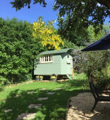 Abergavenny Bed & Breakfast | Cherryberry Lodges