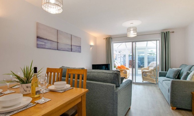 Wyke Regis House | Chesil Retreat - Two Bedroom House, Sleeps 4