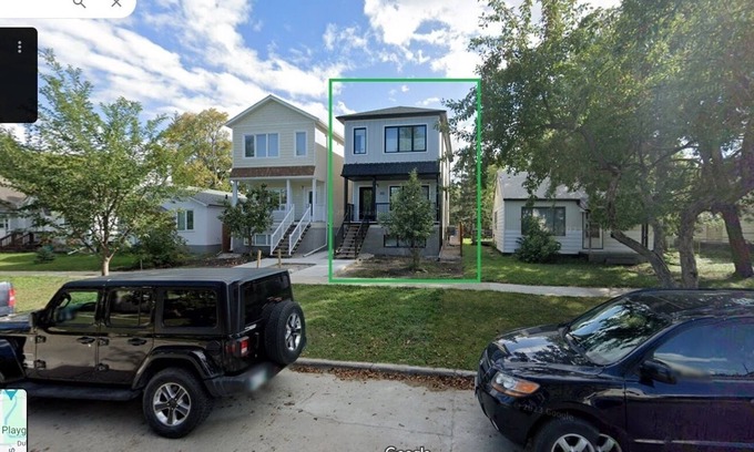 Winnipeg House | Chesskings Executive - 3 Bedrooms - 127 Collegiate