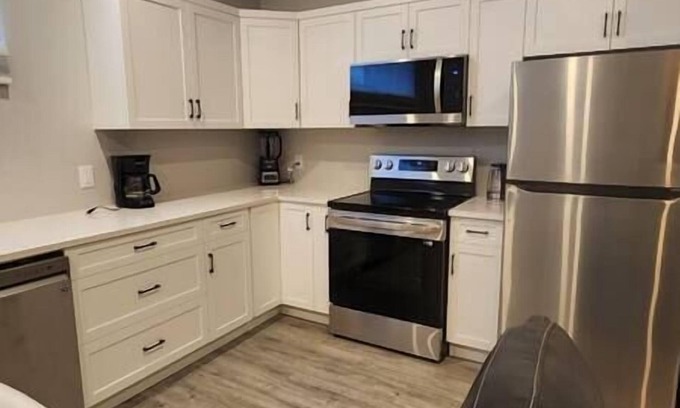 Winnipeg Apartment | Chesskings Suites - 2 Bedroom Lariviere Street