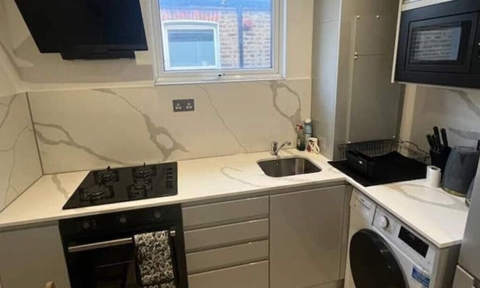 Bruce Grove Apartment | Chester road,N17,Bright Studio