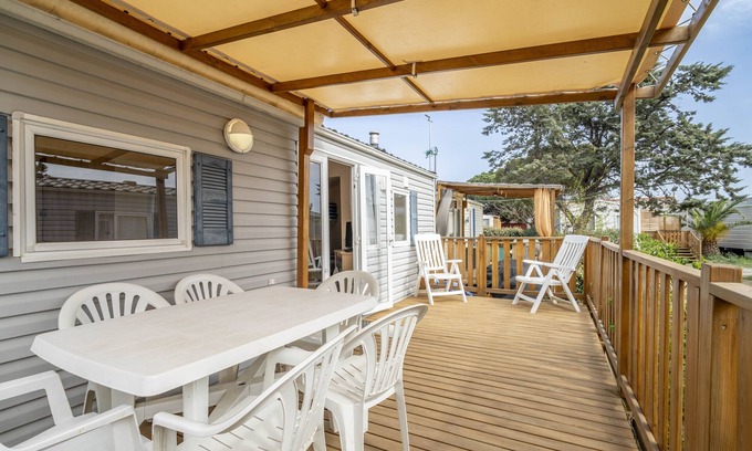 Port-la-Nouvelle House | Chez Claude - Clim' with Shared Pool, Private Terrace and Air Conditioning