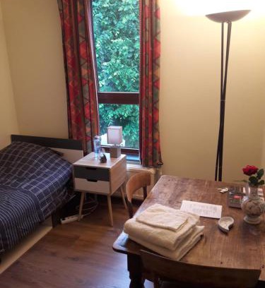 Sint-Lambrechts-Woluwe House | Chez Mimi - chambre vue parc