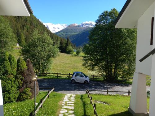 Champoluc Apartment | Chez Umbus, centrale e immerso nel verde, grande terrazzo