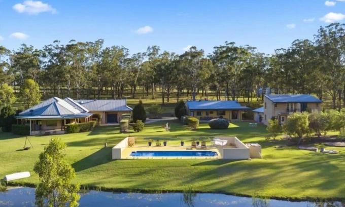 Pokolbin House | Chez Vous Estate Pokolbin - Hunter Valley! Accommodation for up to 18 guests