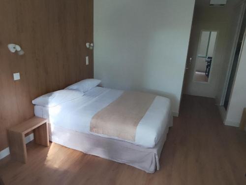 Pommevic Bed & Breakfast | Chez Yves , 200 m du canal , 7 min de Golfech , parking privé et gratuit , rangement vélo fermés