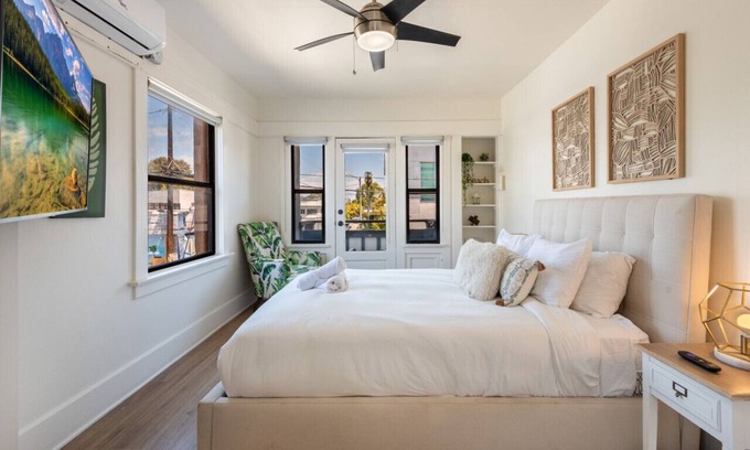 Los Angeles County Apartment | Chic 1BR Apartment in Lively Venice Area