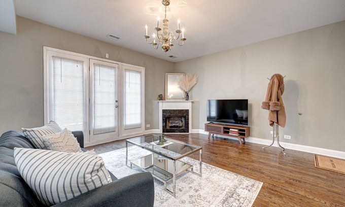 Near West Side Apartment | Chic 2BD, 2 BA near Downtown