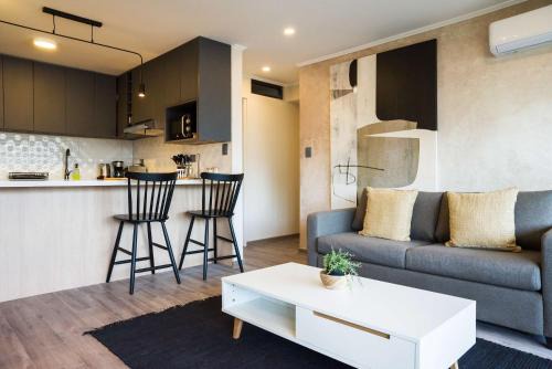 El Golf Apartment | Chic 2BR Retreat in Vitacura Perfect for 3 Steps from Everything