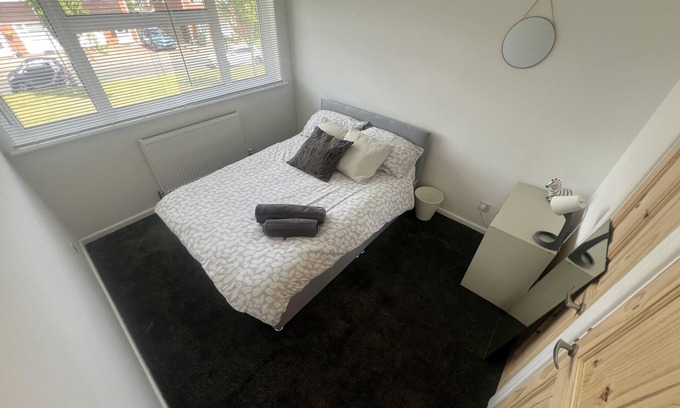 Grasby House | Chic 3-Bed Family Home in Quiet Cul-de-Sac