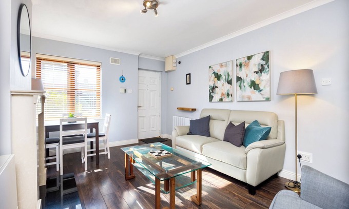 Marino House | Chic 3-Bed House Near 3Arena & Bord Gáis Theatre