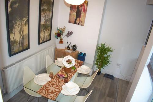 Easton Apartment | Chic 3 Bedroom