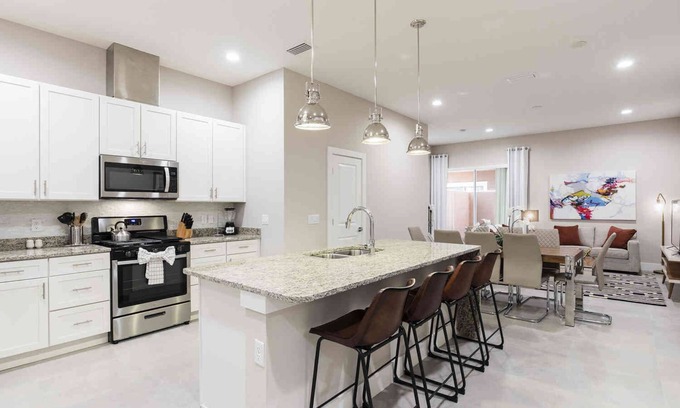 Crestwynd Bay House | Chic 4-BR Villa in Summerville, Close to Disney Fun!